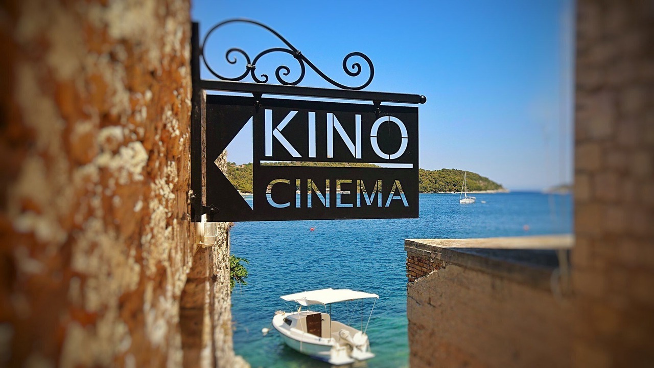 Photo of Others in Vis