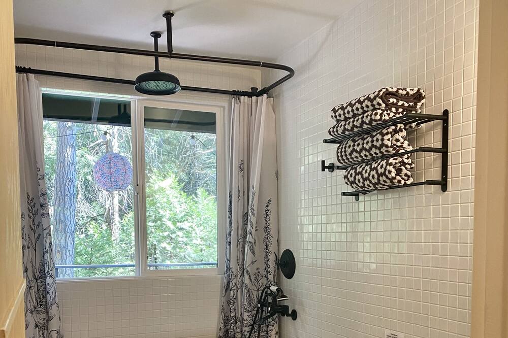 Photo of Bathroom in Idyllwild