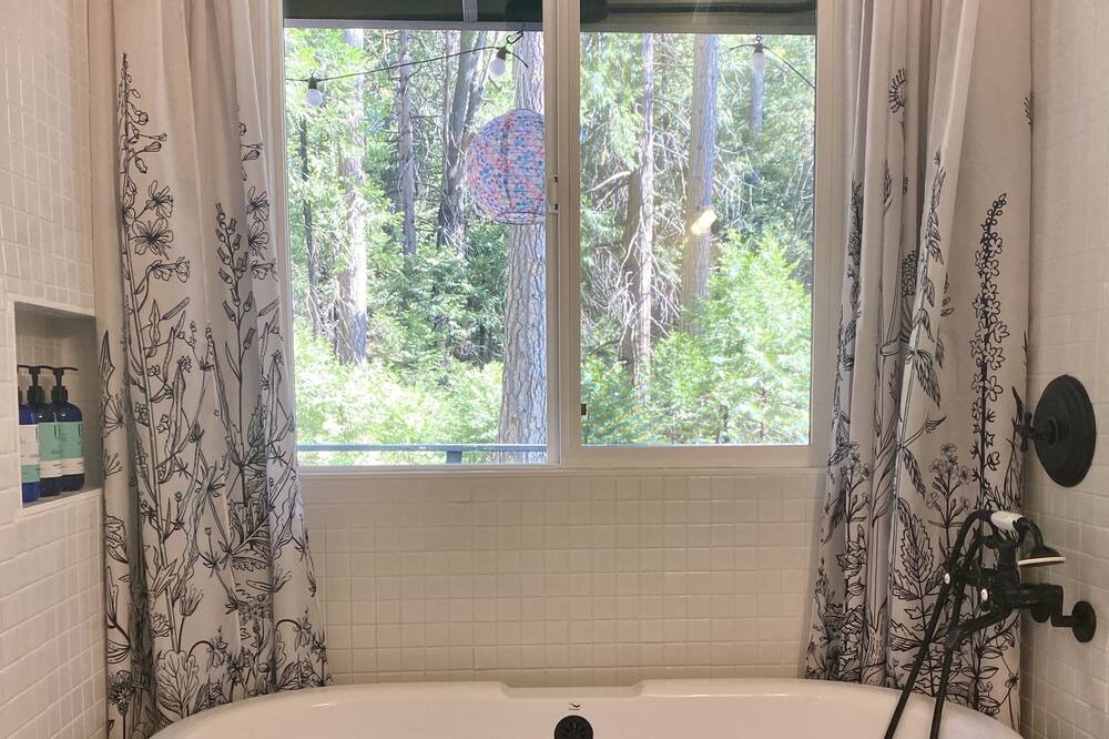 Photo of Bathroom in Idyllwild