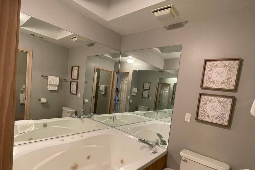Photo of Bathroom in Horseshoe Bend