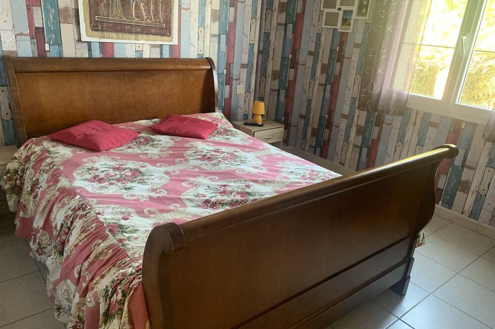 Photo of Bedroom in Champagne-les-Marais