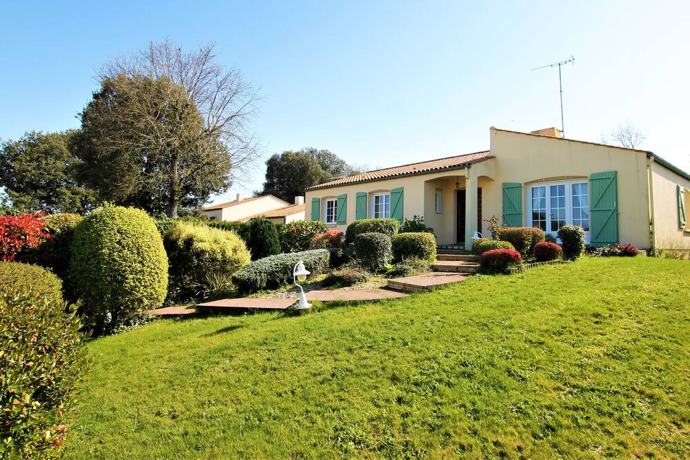 Photo of Outdoor in Avrille