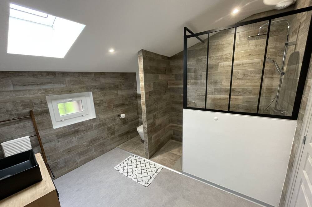 Photo of Bathroom in Allez-et-Cazeneuve
