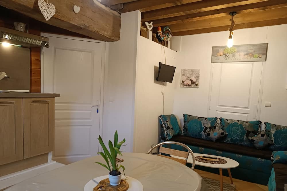Photo of Livingroom in Moulins-le-Carbonnel