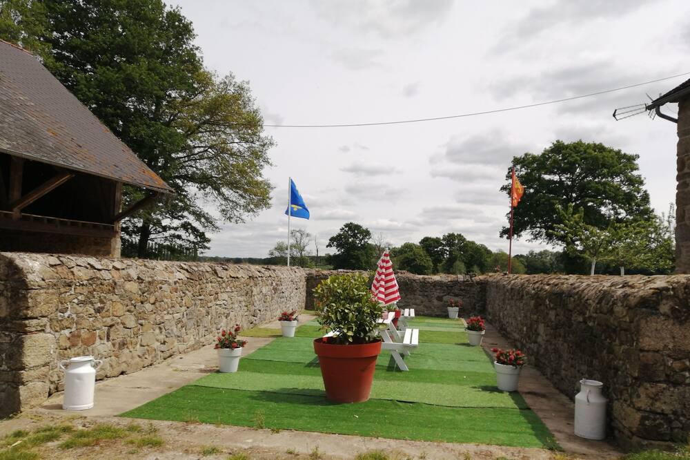 Photo of Outdoor in Moulins-le-Carbonnel