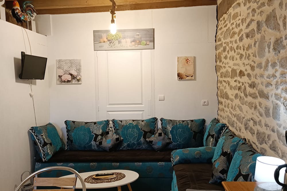 Photo of Livingroom in Moulins-le-Carbonnel