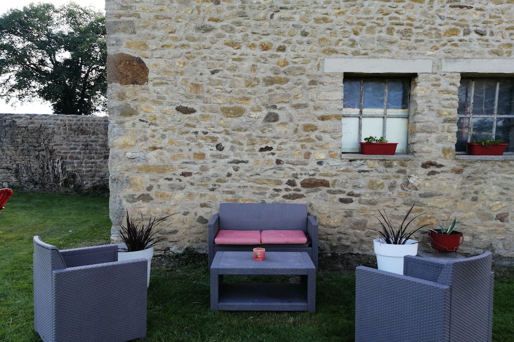 Photo of Patio Balcony in Moulins-le-Carbonnel