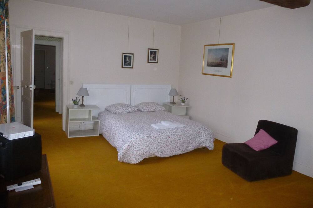 Photo of Bedroom in Maintenon