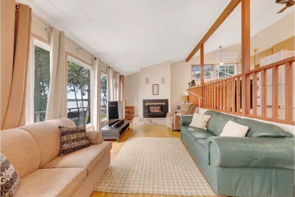 Photo of Livingroom in Rideau Lakes