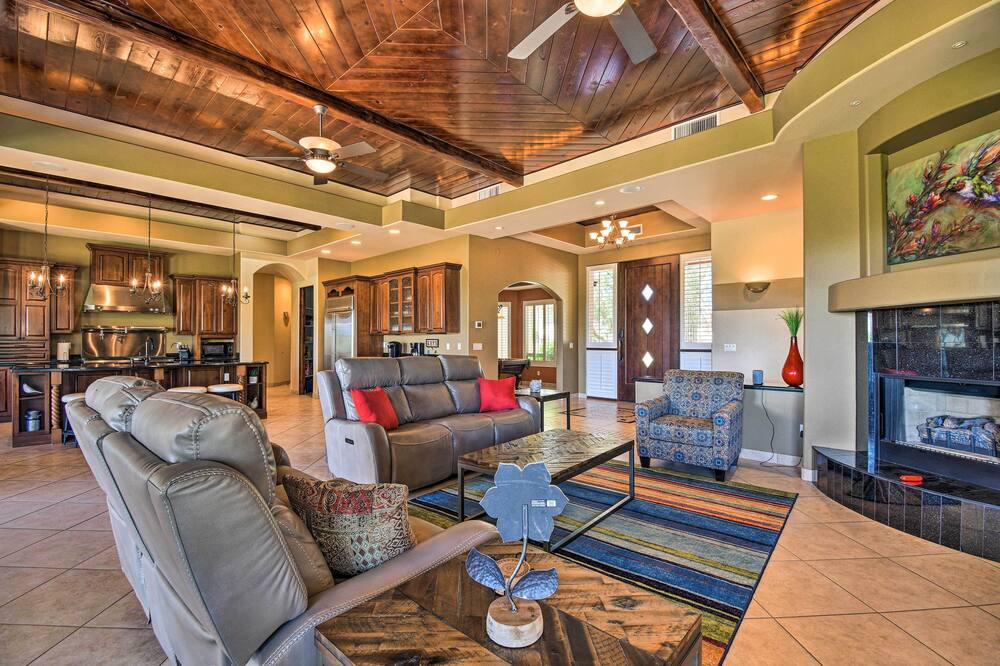 Photo of Livingroom in East Mesa