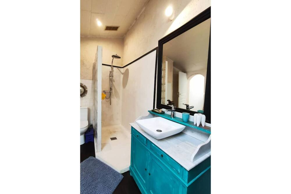 Photo of Bathroom in Estagel