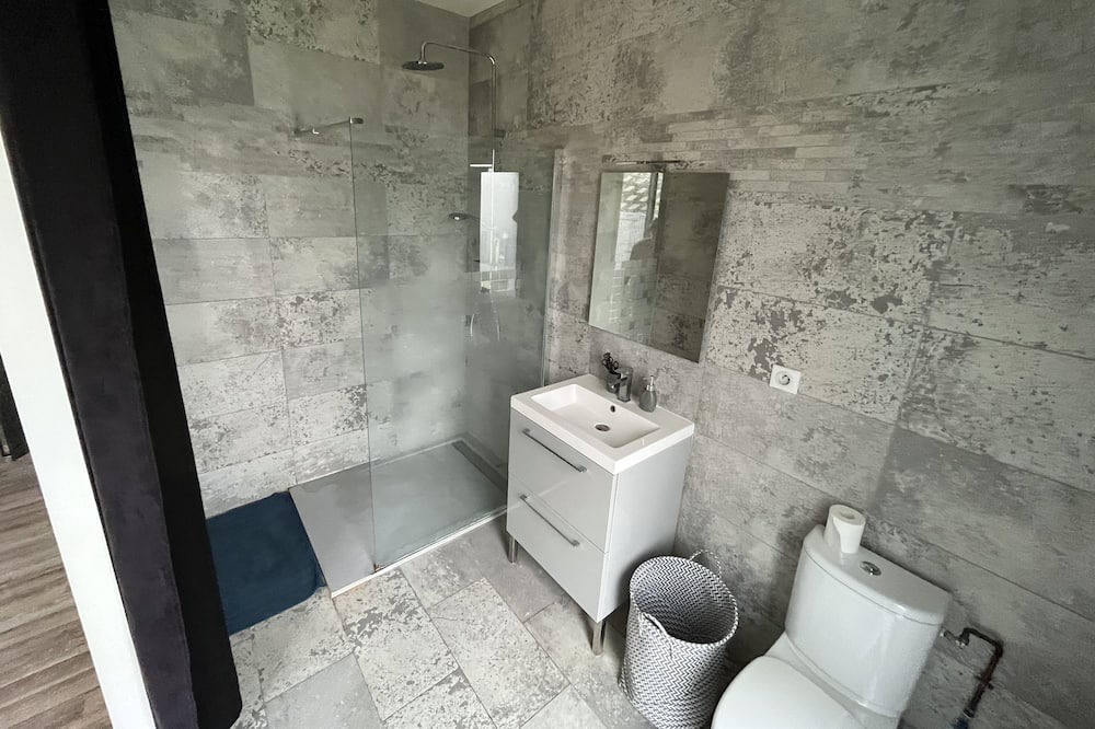 Photo of Bathroom in Clery-Saint-Andre