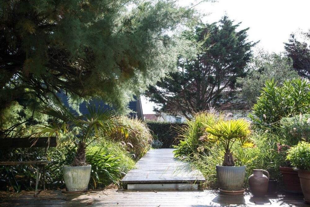 Photo of Outdoor in Bernieres-sur-Mer