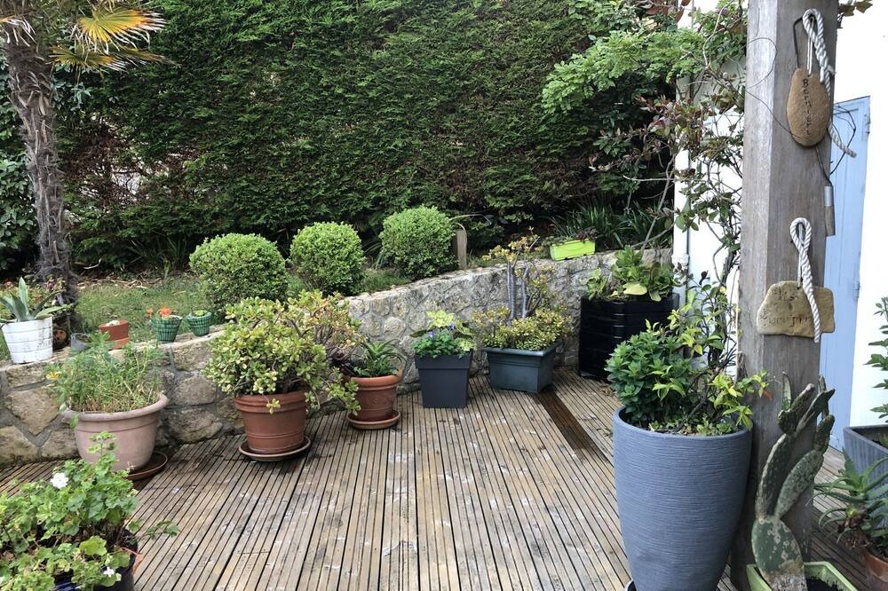 Photo of Patio Balcony in Bernieres-sur-Mer