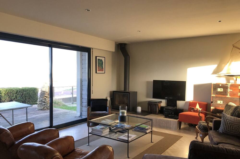 Photo of Livingroom in Bernieres-sur-Mer