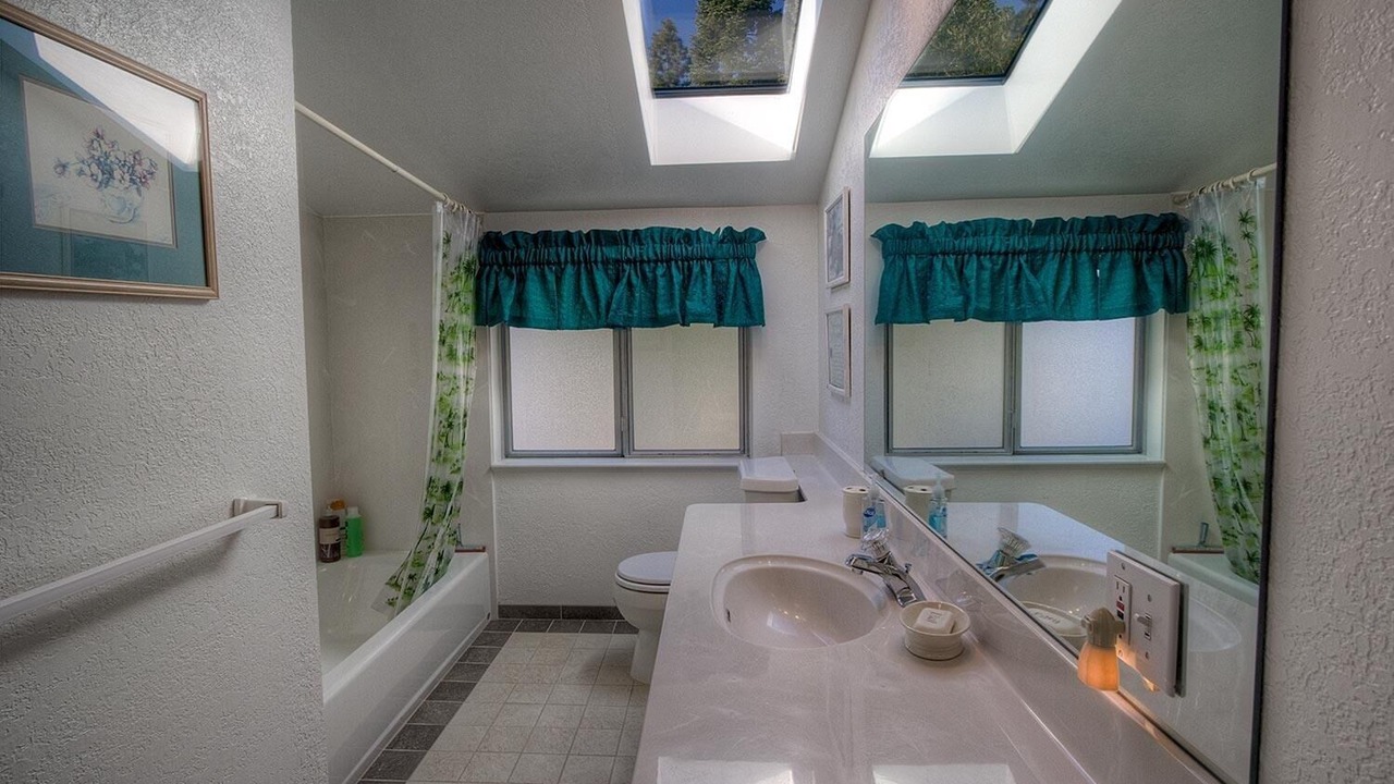 Photo of Bathroom in Round Hill Village