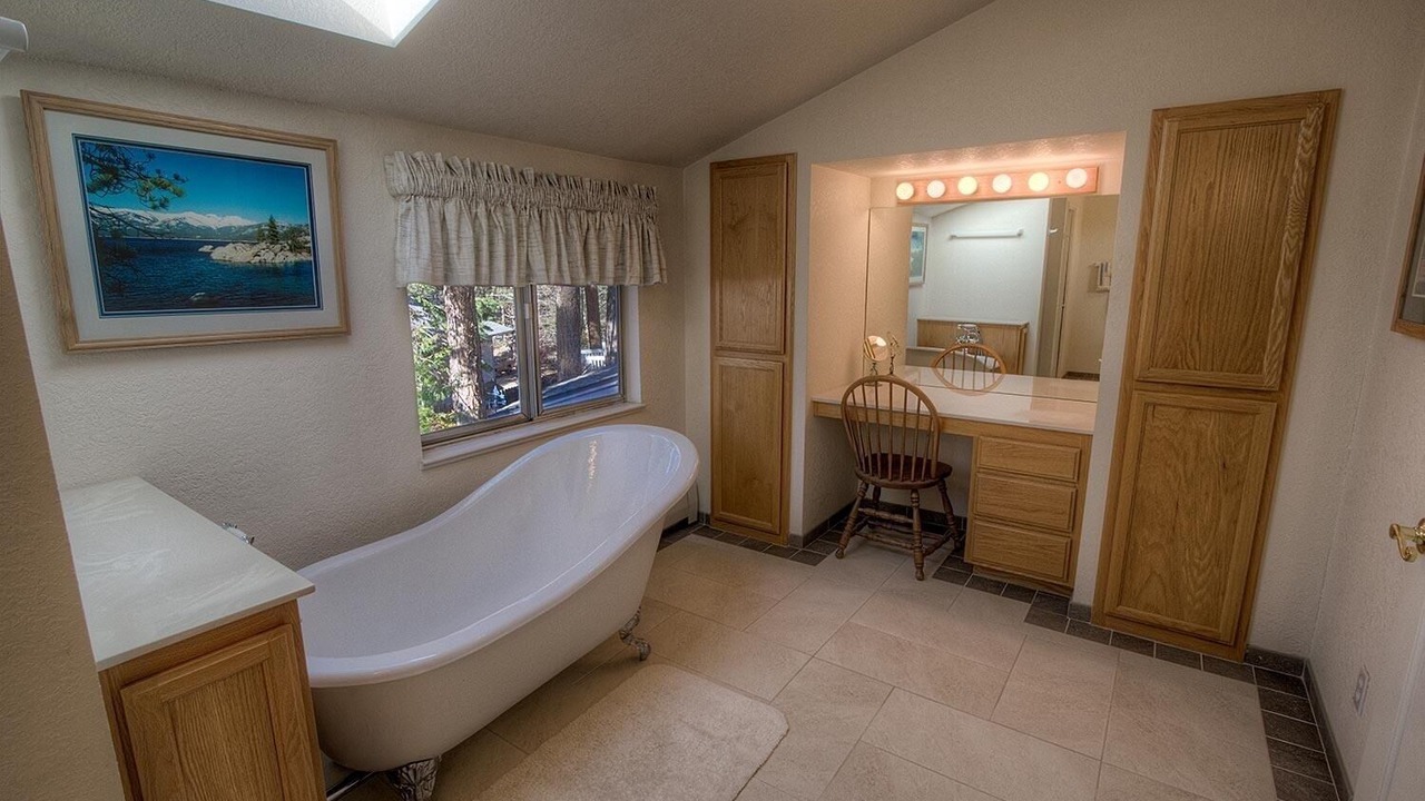 Photo of Bathroom in Round Hill Village