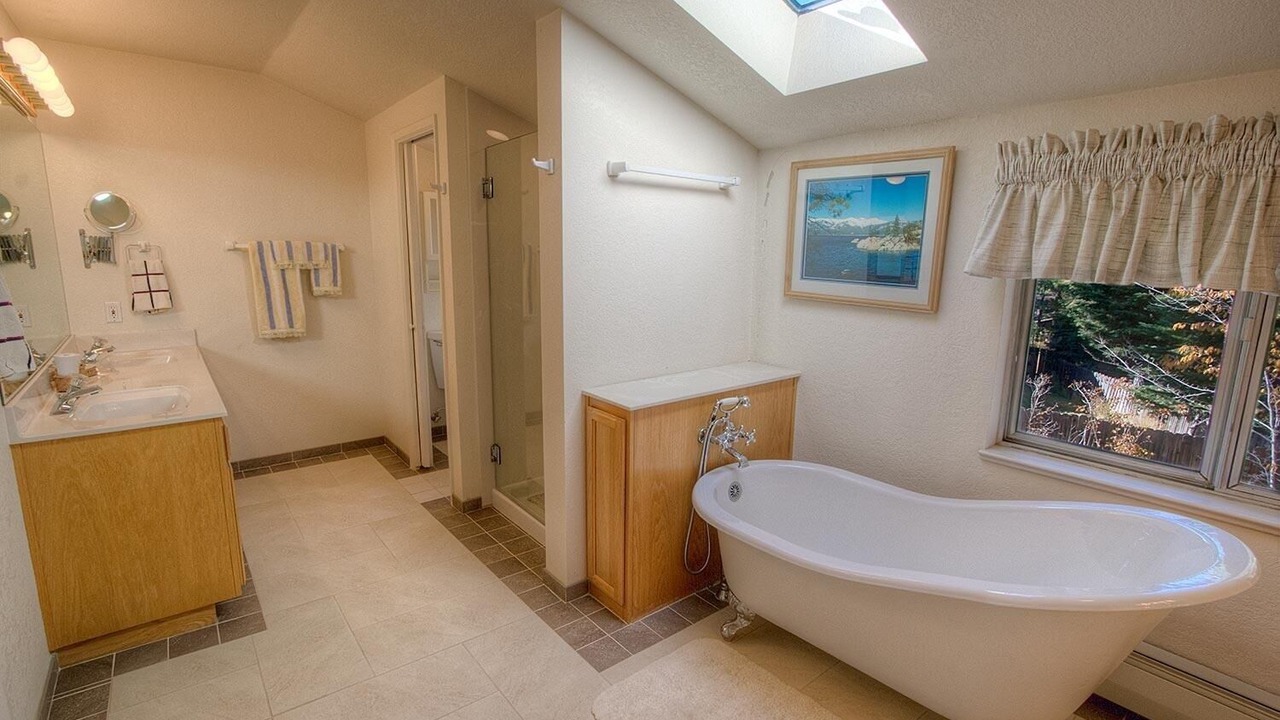 Photo of Bathroom in Round Hill Village