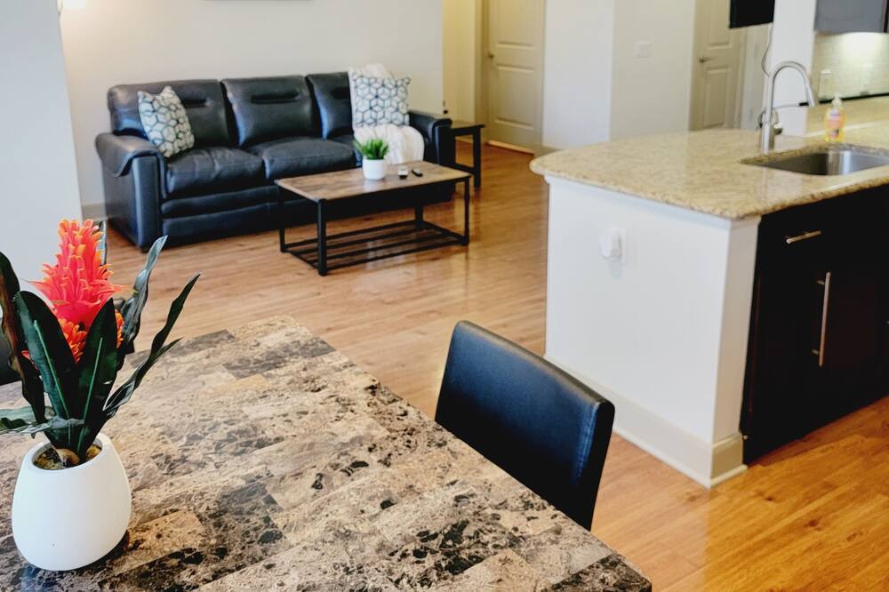 Photo of Livingroom in South Main