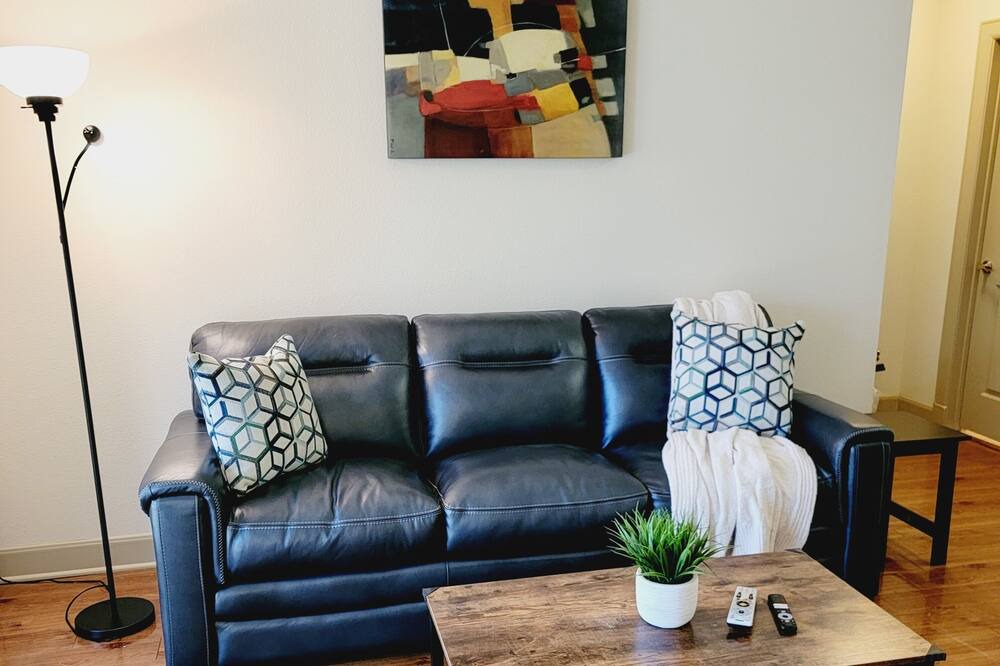 Photo of Livingroom in South Main