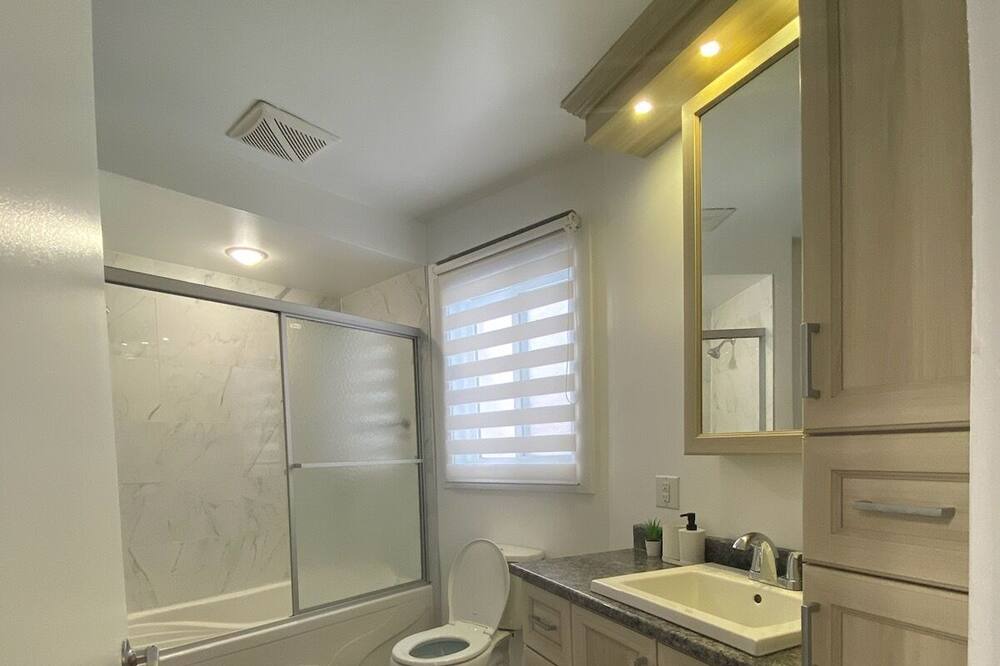 Photo of Bathroom in Laval