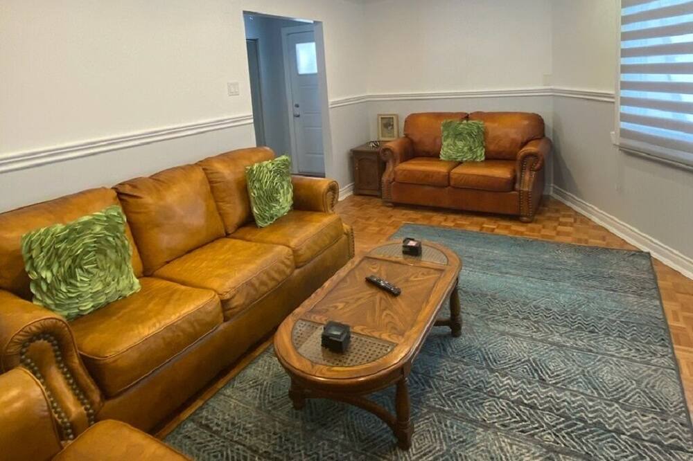 Photo of Livingroom in Laval