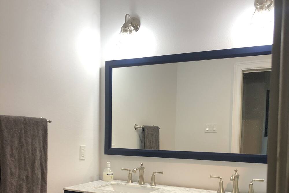 Photo of Bathroom in Rockwall