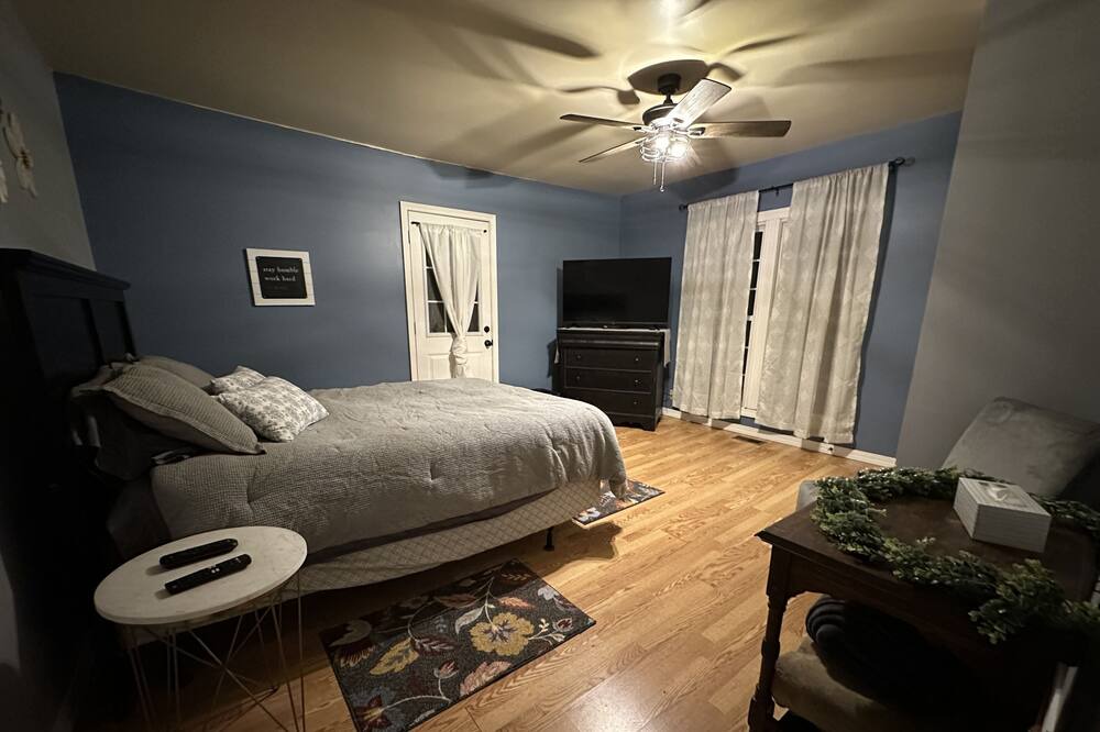 Photo of Bedroom in Gnaw Bone