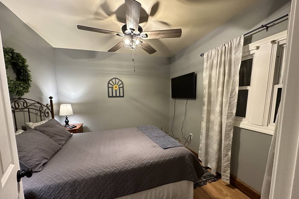 Photo of Bedroom in Gnaw Bone