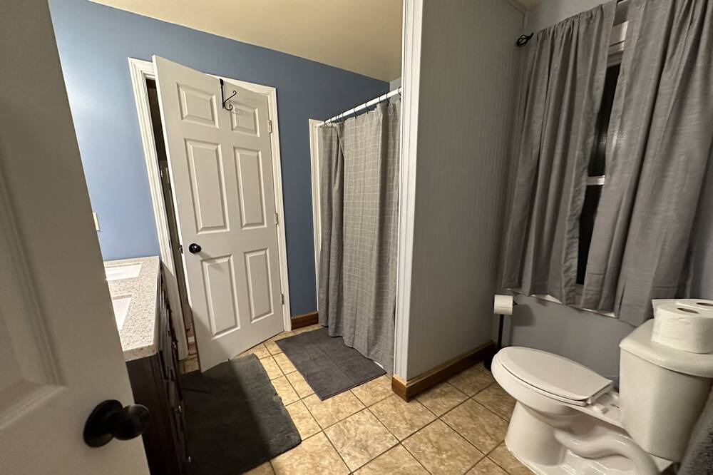 Photo of Bathroom in Gnaw Bone