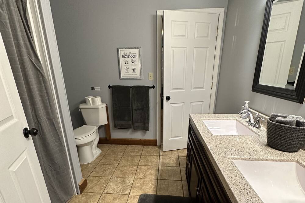 Photo of Bathroom in Gnaw Bone