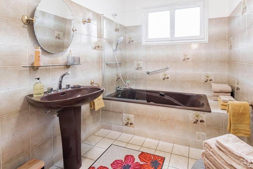 Photo of Bathroom in Lanvallay