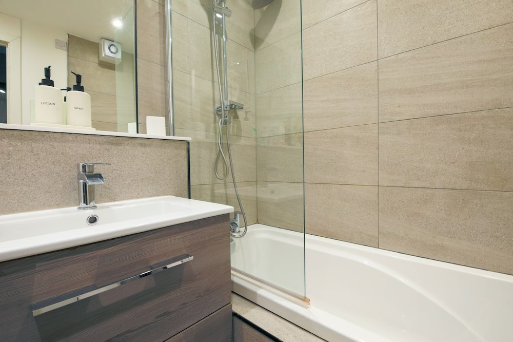 Photo of Bathroom in Atlantic Wharf