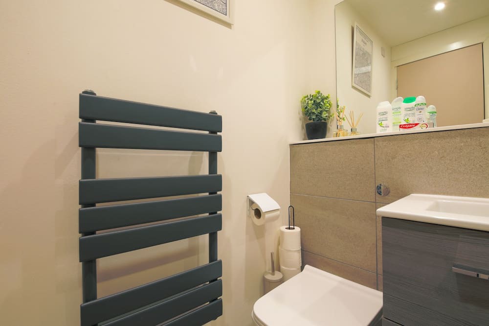 Photo of Bathroom in Atlantic Wharf