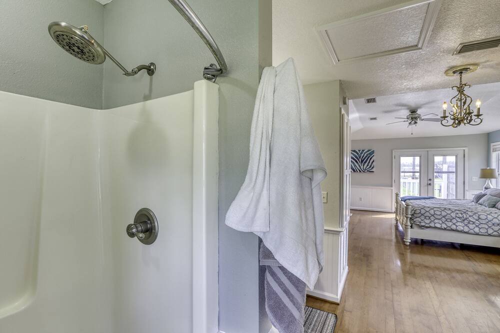 Photo of Bathroom in Donalsonville
