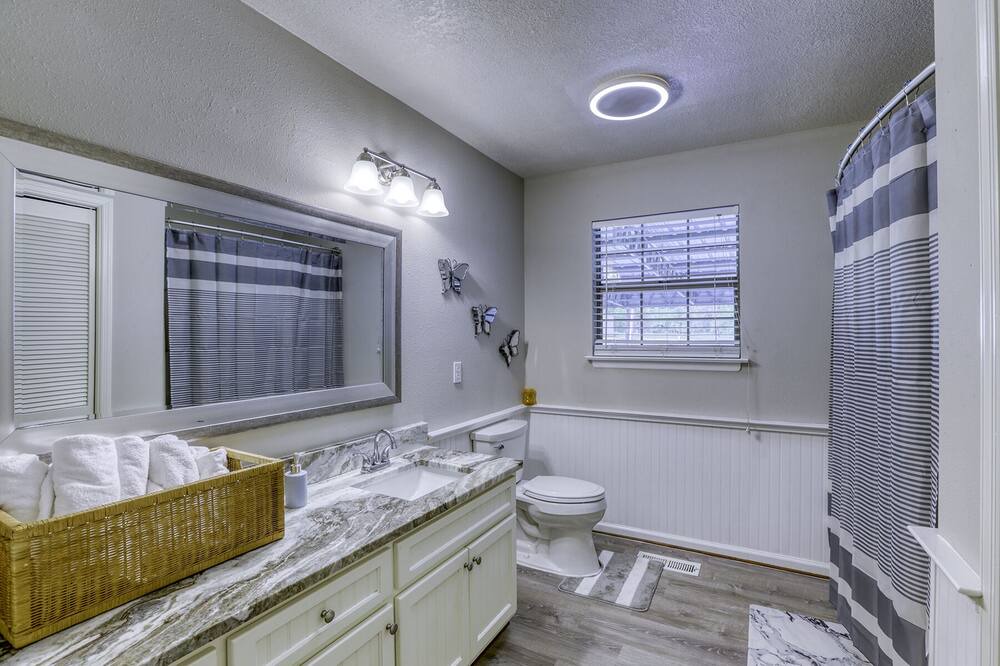 Photo of Bathroom in Donalsonville