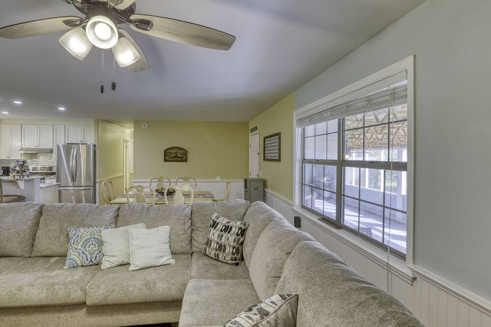Photo of Livingroom in Donalsonville