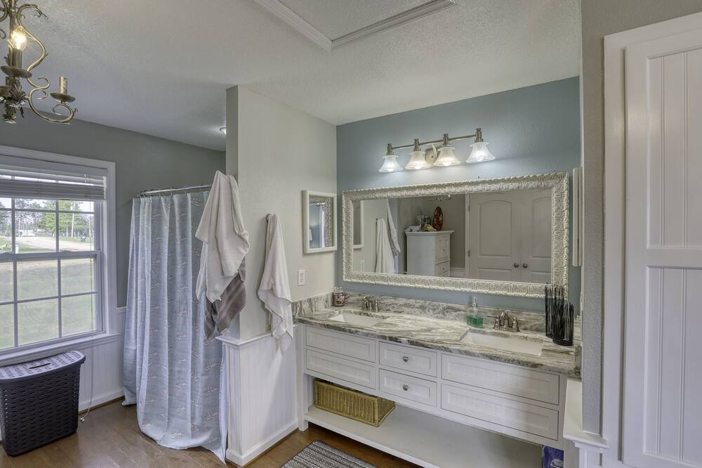 Photo of Bathroom in Donalsonville