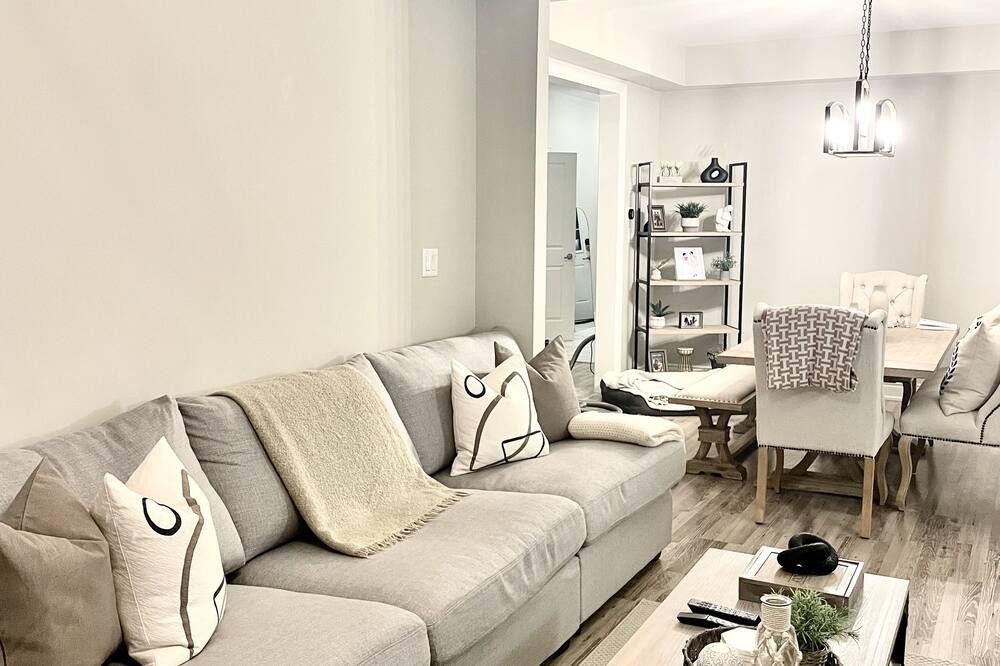 Photo of Livingroom in Stayner