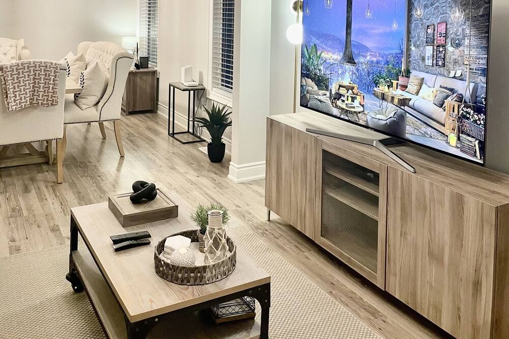 Photo of Livingroom in Stayner