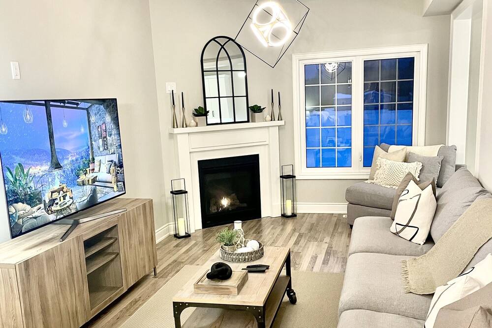 Photo of Livingroom in Stayner