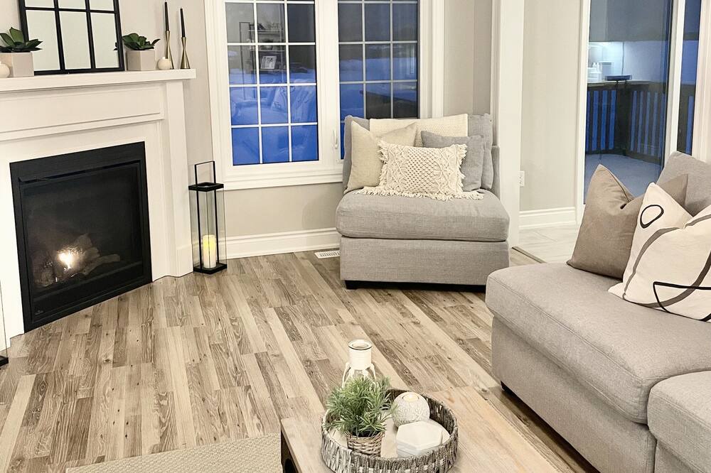 Photo of Livingroom in Stayner