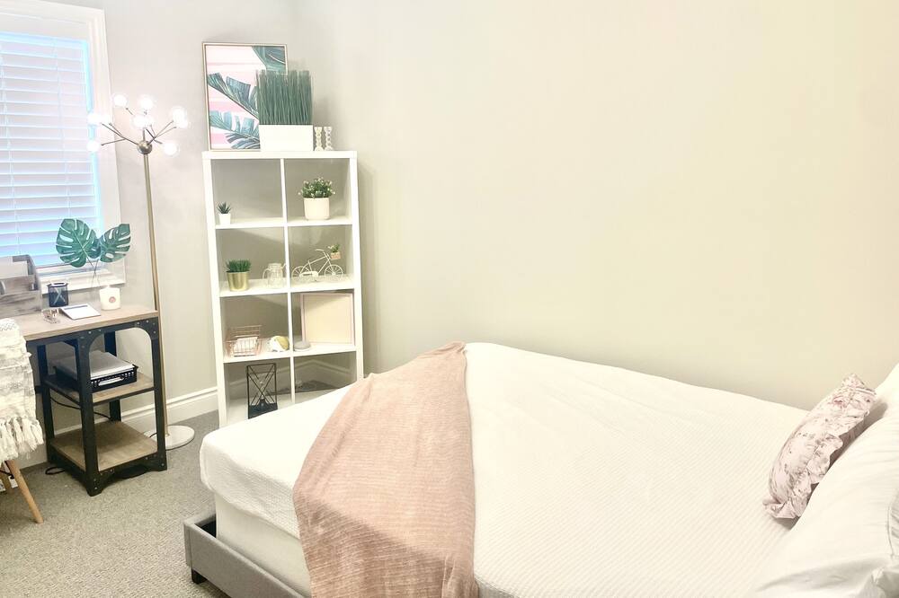 Photo of Bedroom in Stayner