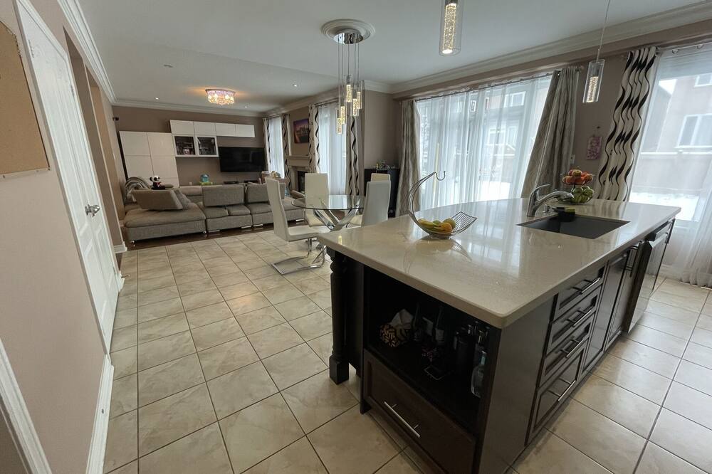 Photo of Kitchen in Bradford West Gwillimbury