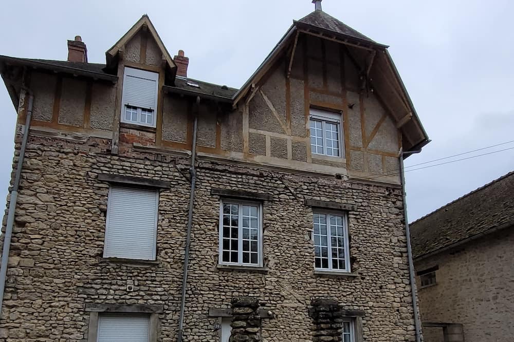 Photo of Outdoor in Chalou-Moulineux