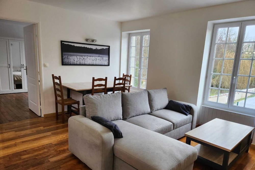 Photo of Livingroom in Chalou-Moulineux