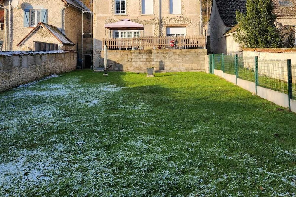 Photo of Outdoor in Chalou-Moulineux