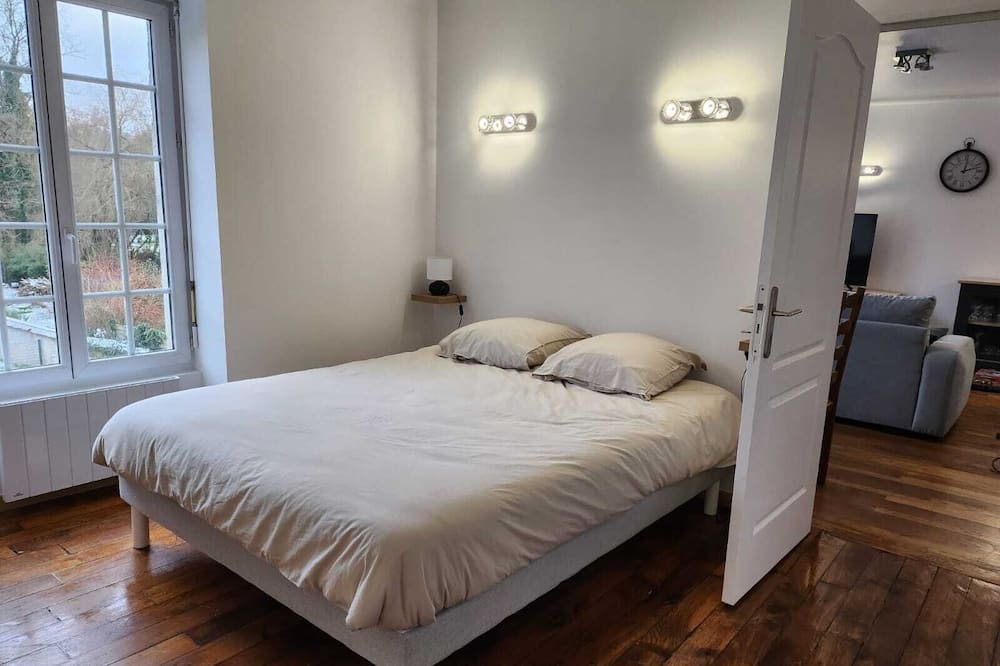 Photo of Bedroom in Chalou-Moulineux