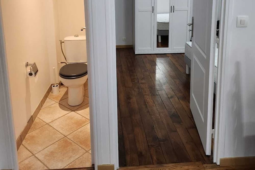 Photo of Bathroom in Chalou-Moulineux