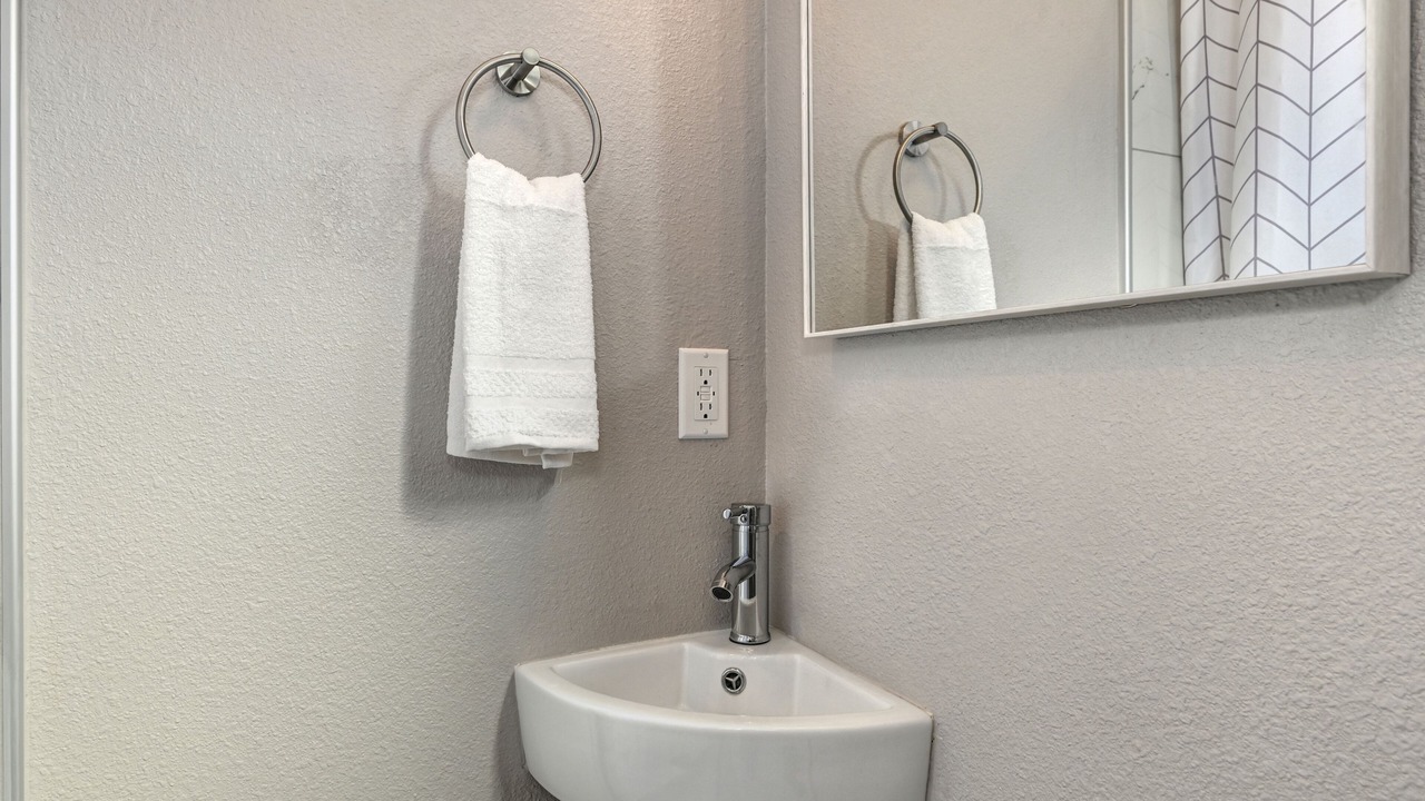 Photo of Bathroom in North Oak Park
